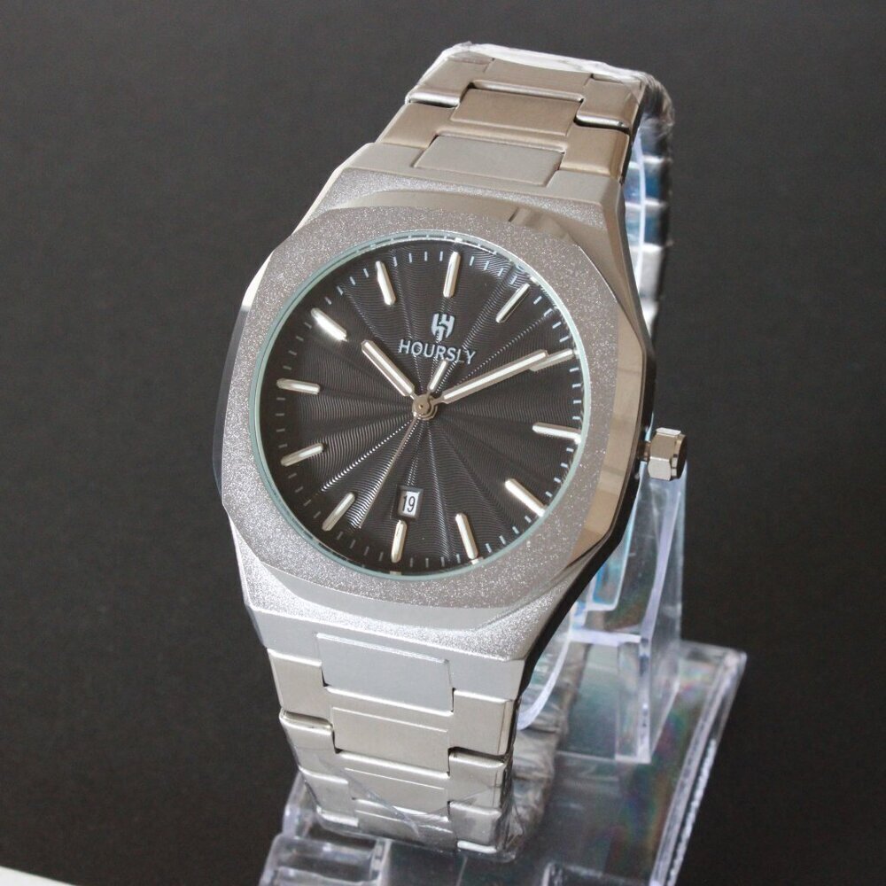Men's Sports Watch Integrated Bracelet Black Dial 42mm - Picture 4 of 16